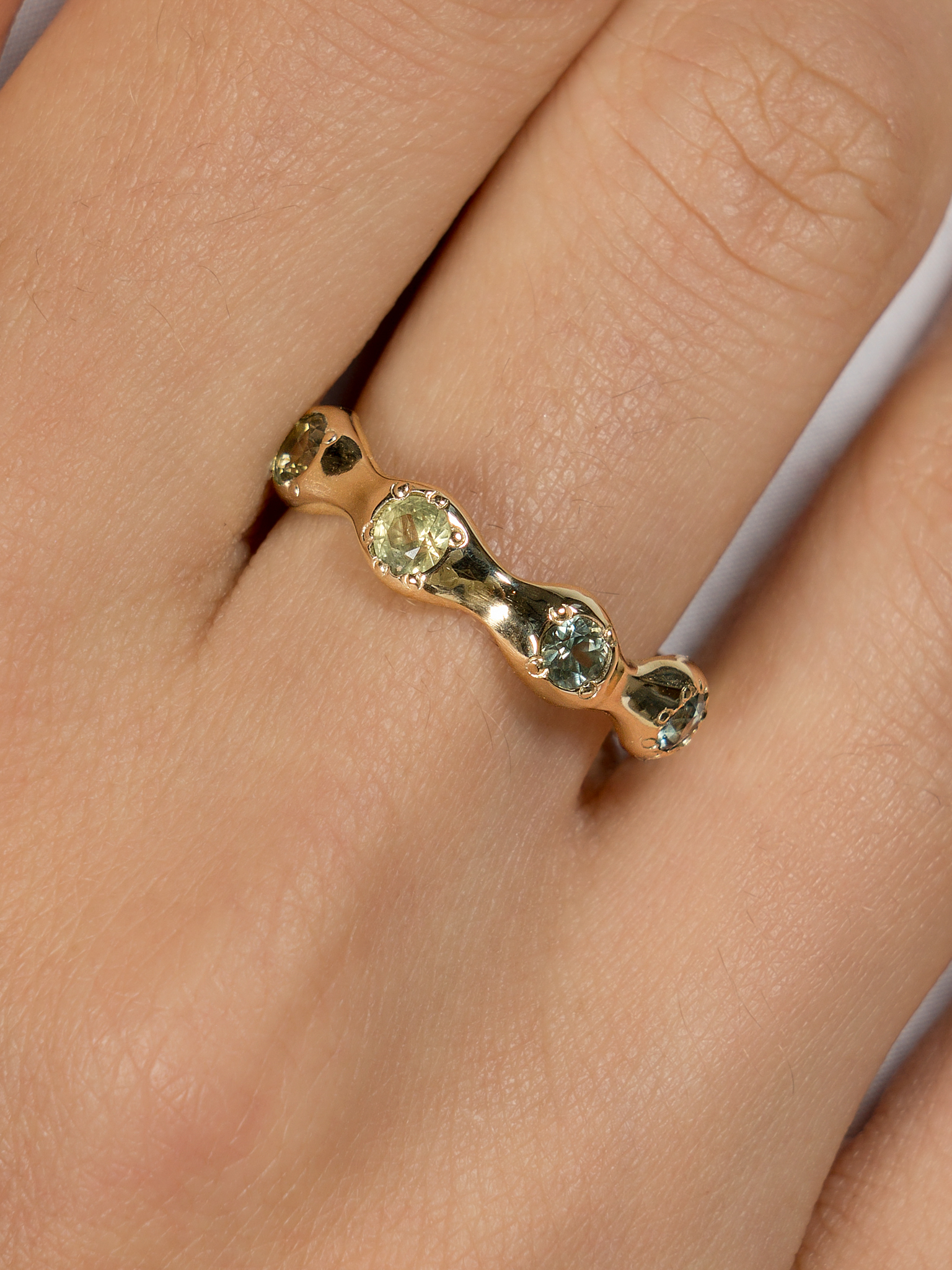 Organic sapphire band